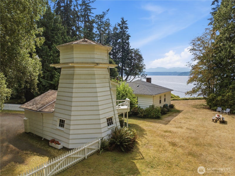 328 NE Oyster Point Drive