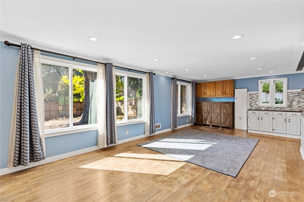 Photo of 2921 124th Street SE, Everett, WA 98208 (MLS # 2164477)