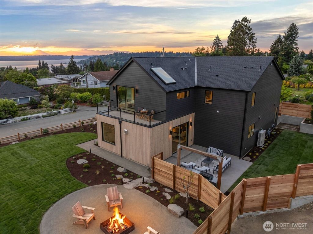 Photo of 18638 2nd Avenue SW, Normandy Park, WA 98166 (MLS # 2517217)