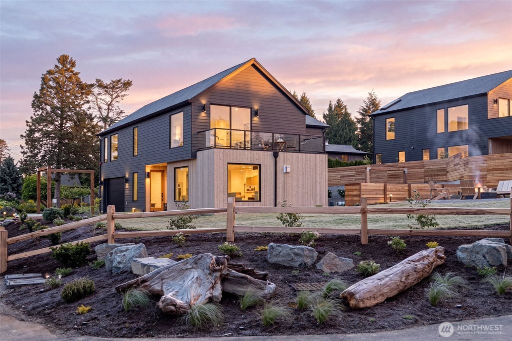 Photo of 18638 2nd Avenue SW, Normandy Park, WA 98166 (MLS # 2517217)