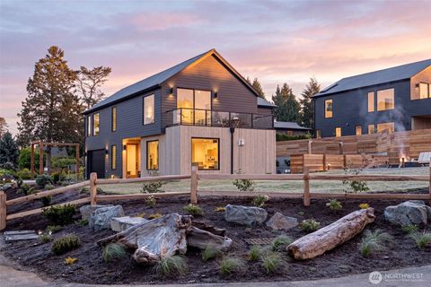 Photo of 18638 2nd Avenue SW, Normandy Park, WA 98166 (MLS # 2517217)