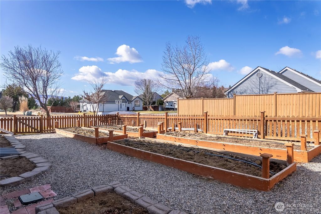 Photo of 605 Pinyon Place, Omak, WA 98841 (MLS # 2490483)