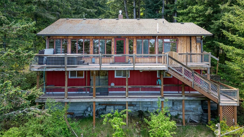 1136 Island Drive