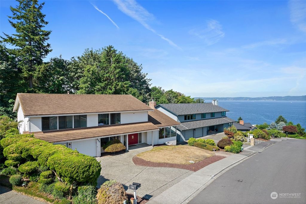 Photo of 425 S 289th Street, Federal Way, WA 98003 (MLS # 2272746)