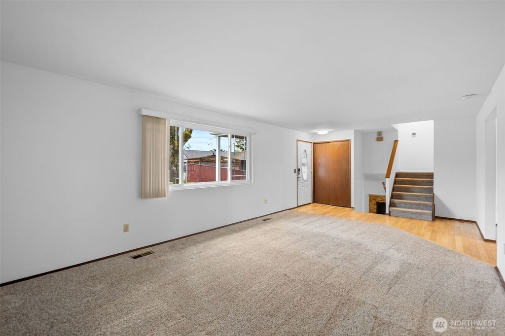 Photo of 11815 SE 206th Street, Kent, WA 98031 (MLS # 2502742)