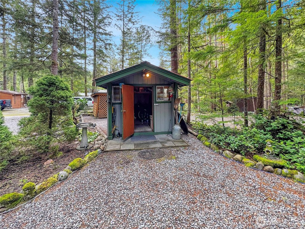 Photo of 21 Drial Loop Loop, Deming, WA 98244 (MLS # 2493491)