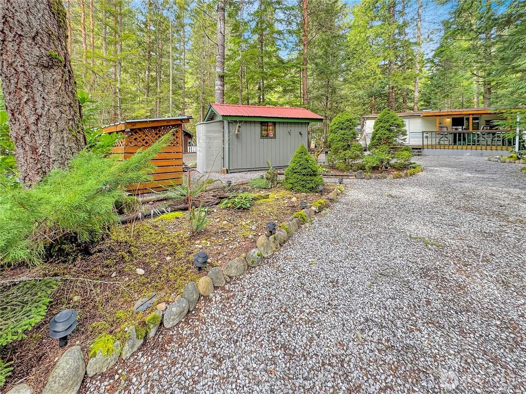 Photo of 21 Drial Loop Loop, Deming, WA 98244 (MLS # 2493491)