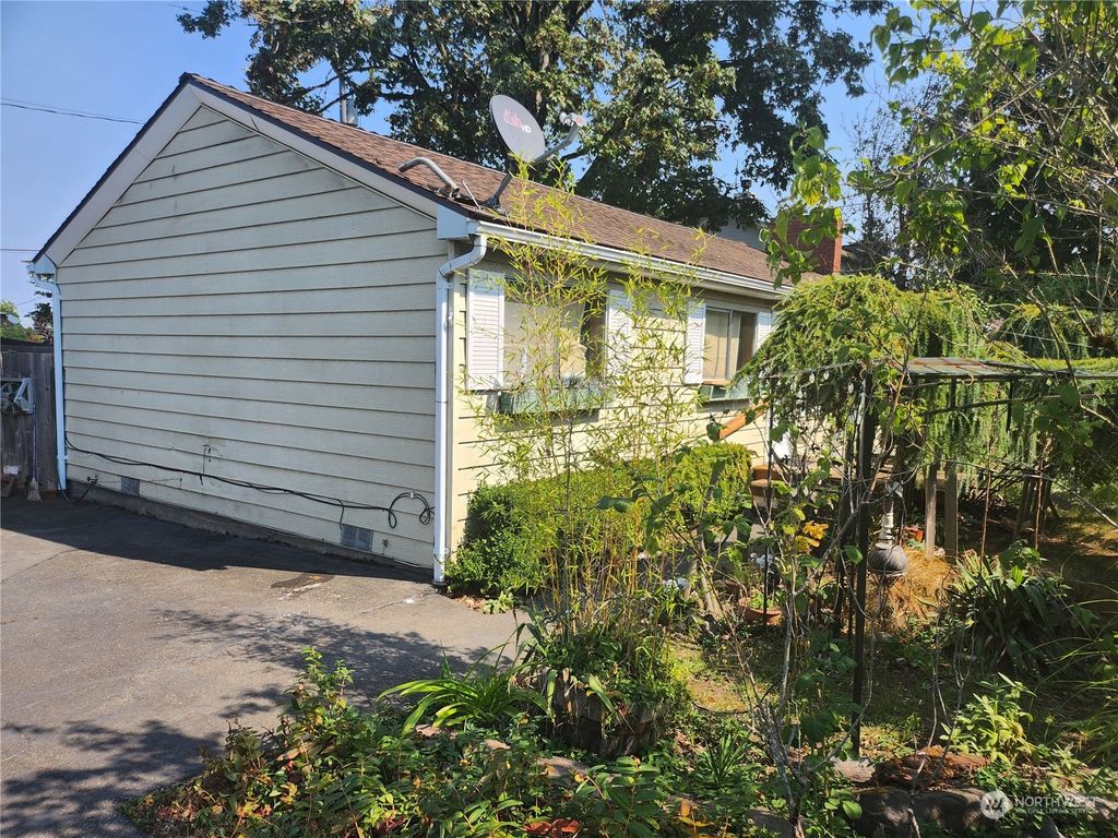 Photo of 7056 S 128th Street, Seattle, WA 98178 (MLS # 2287298)
