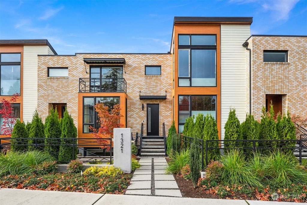 Photo of 1321 Market Street, Kirkland, WA 98033 (MLS # 2310911)