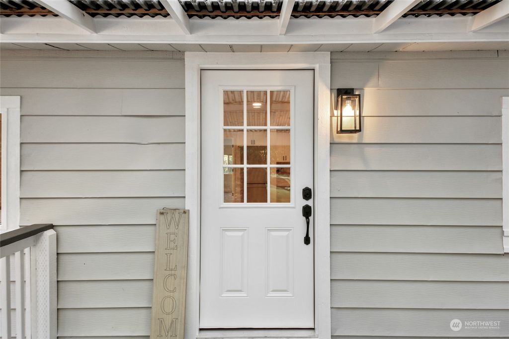 Photo of 13821 Admiralty Way, Lynnwood, WA 98087 (MLS # 1999452)