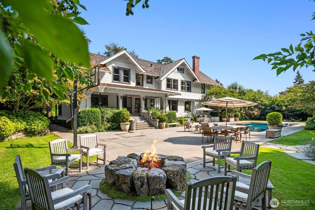 Photo of 7735 Overlake Drive W, Medina, WA 98039 (MLS # 2492569)