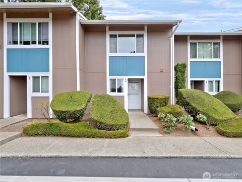 Photo of 25406 106th Avenue SE #E2, Kent, WA 98030 (MLS # 2412684)