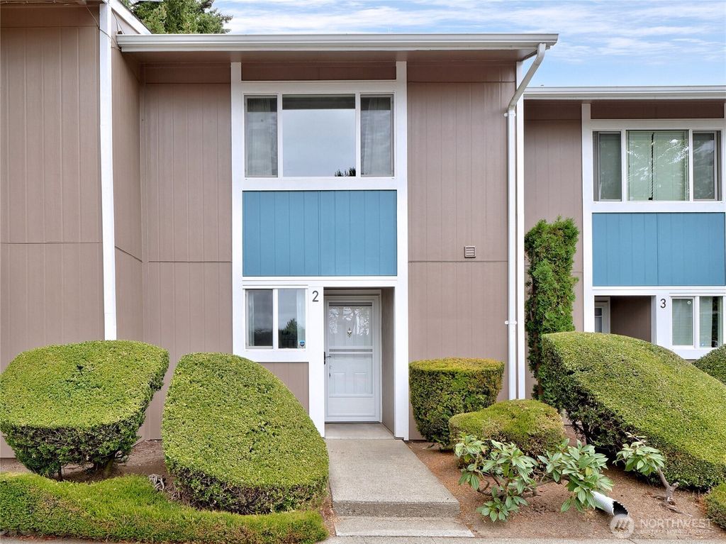 Photo of 25406 106th Avenue SE #E2, Kent, WA 98030 (MLS # 2412684)