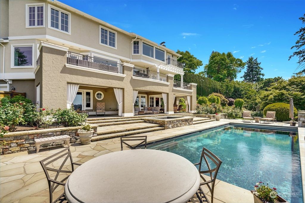 Photo of 3313 Evergreen Point Road, Medina, WA 98039 (MLS # 2149399)