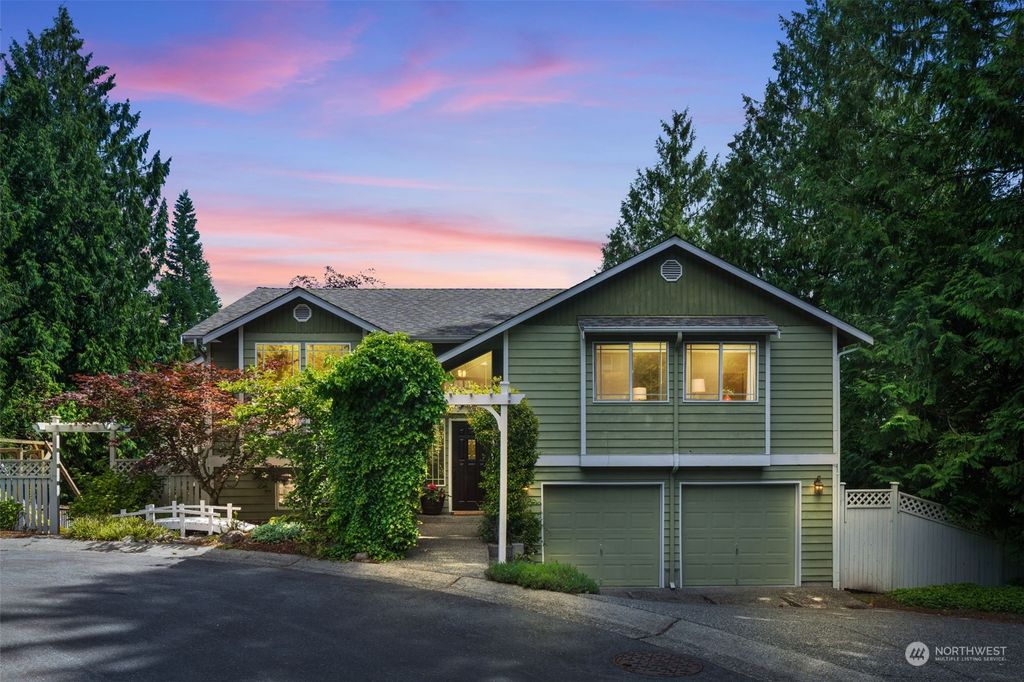 Photo of 2423 NE 180th Court, Shoreline, WA 98155 (MLS # 2248719)
