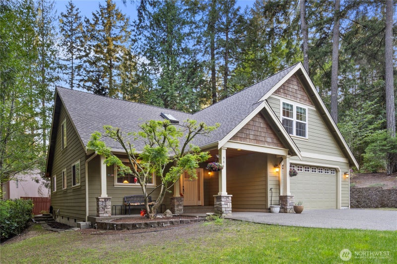 981 E Lakeshore Dr