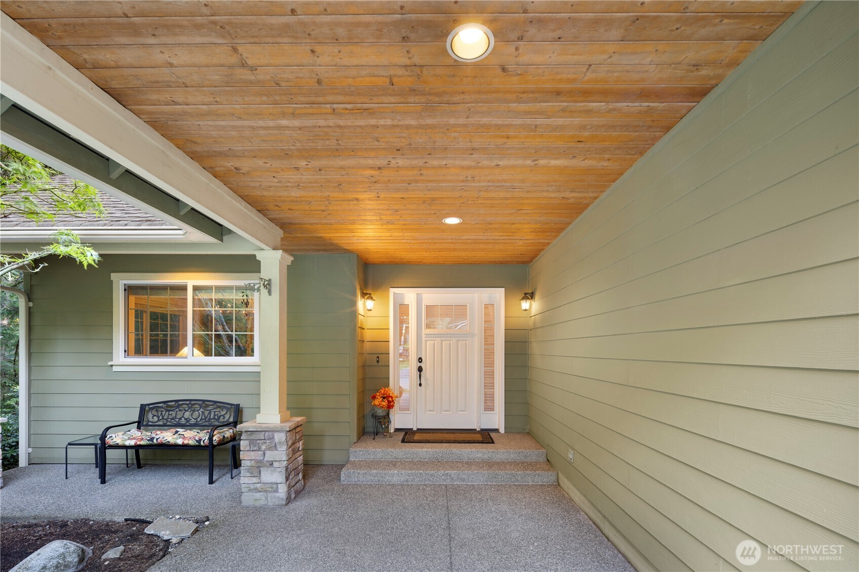 981 E Lakeshore Dr