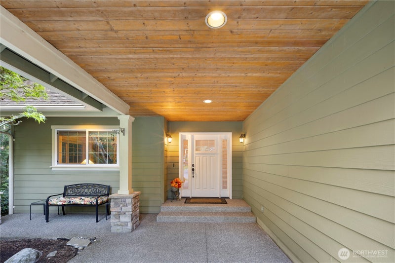 981 E Lakeshore Dr