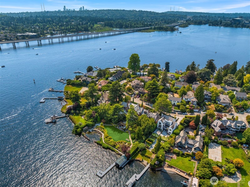 3038 E Laurelhurst Drive NE