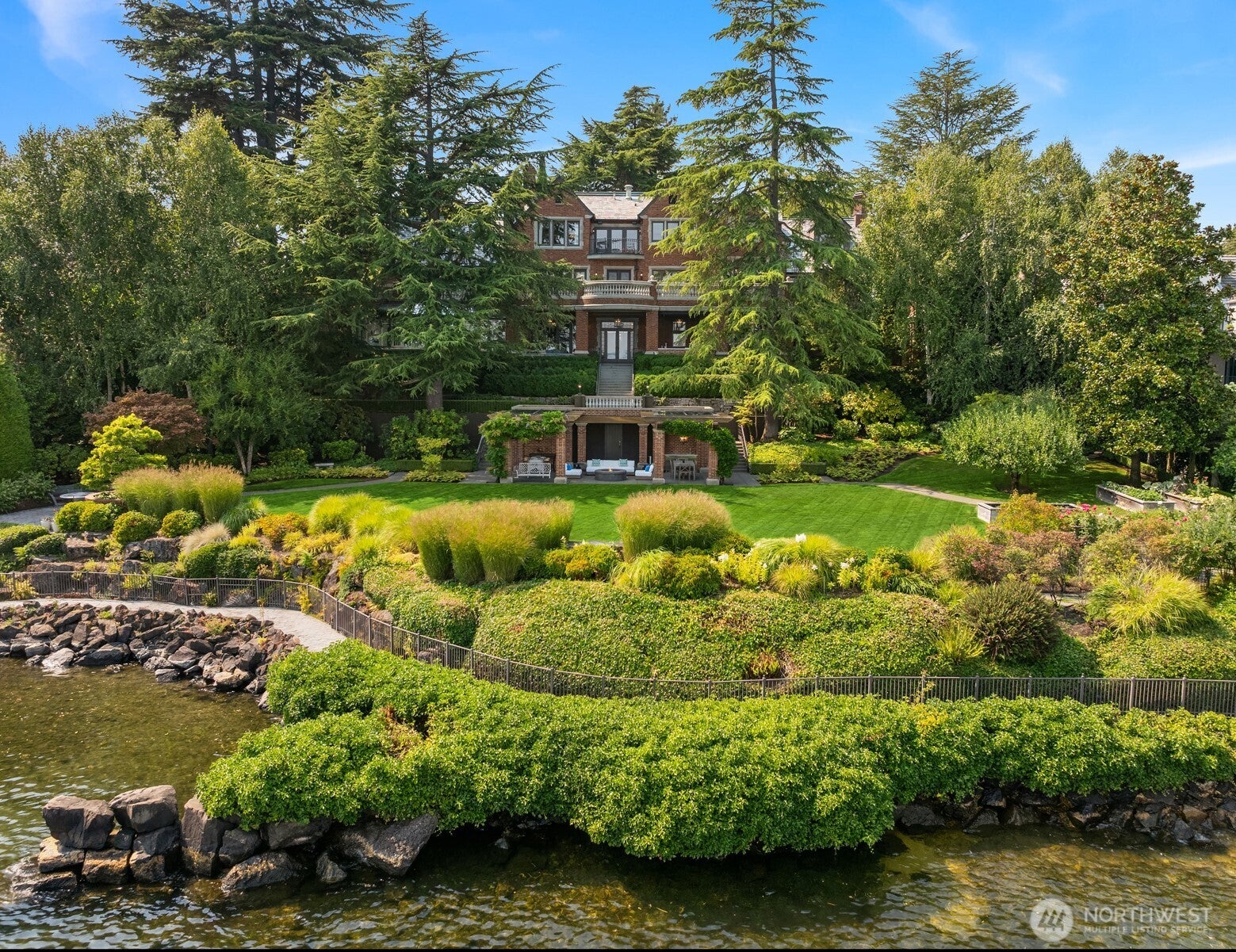 3038 E Laurelhurst Drive NE