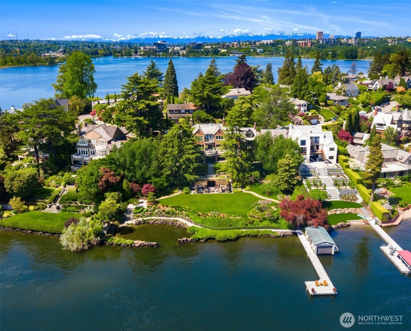 3038 E Laurelhurst Drive NE