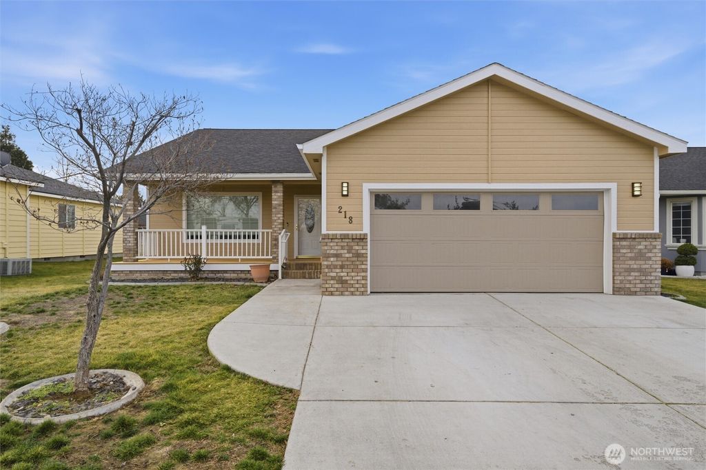 Photo of 218 Sun Willows Boulevard, Pasco, WA 99301 (MLS # 2488355)
