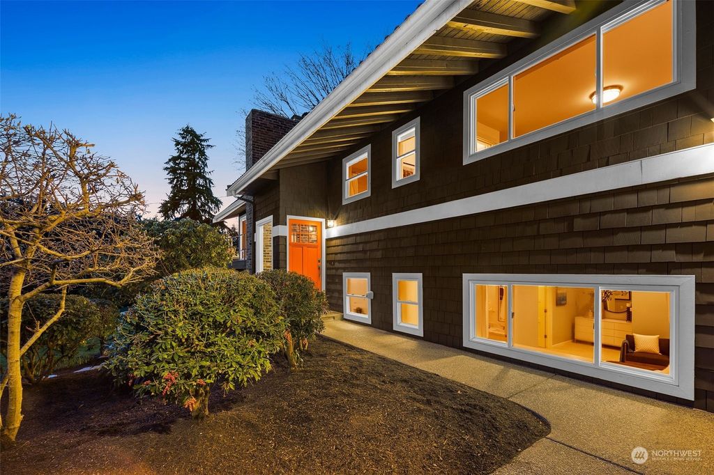 Photo of 12972 64th Avenue NE, Kirkland, WA 98034 (MLS # 2043925)