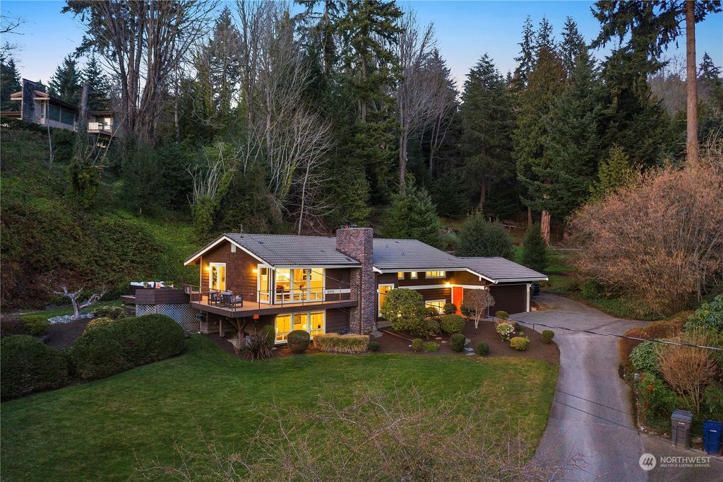 Photo of 12972 64th Avenue NE, Kirkland, WA 98034 (MLS # 2043925)