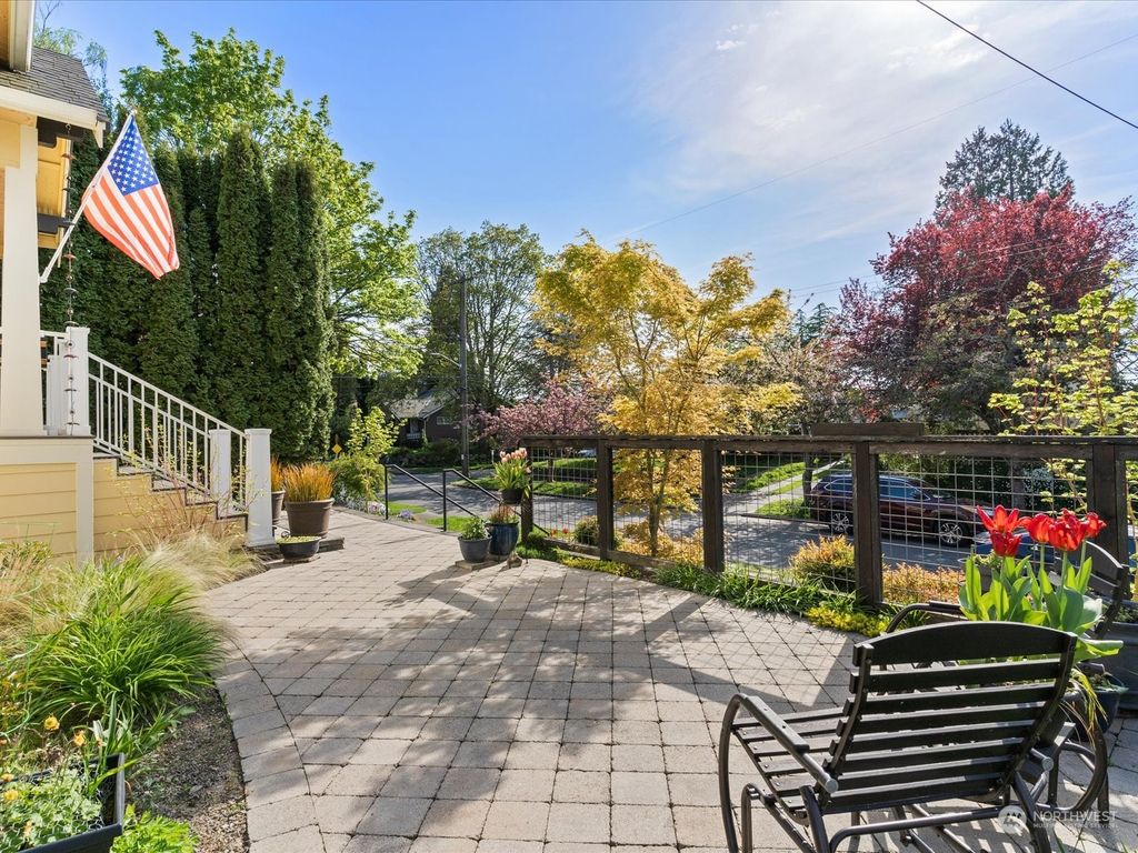 Photo of 8206 Meridian Avenue N, Seattle, WA 98103 (MLS # 2062631)