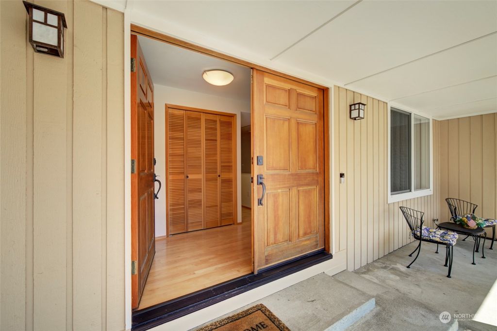 Photo of 6406 152nd Avenue NE, Redmond, WA 98052 (MLS # 2141431)