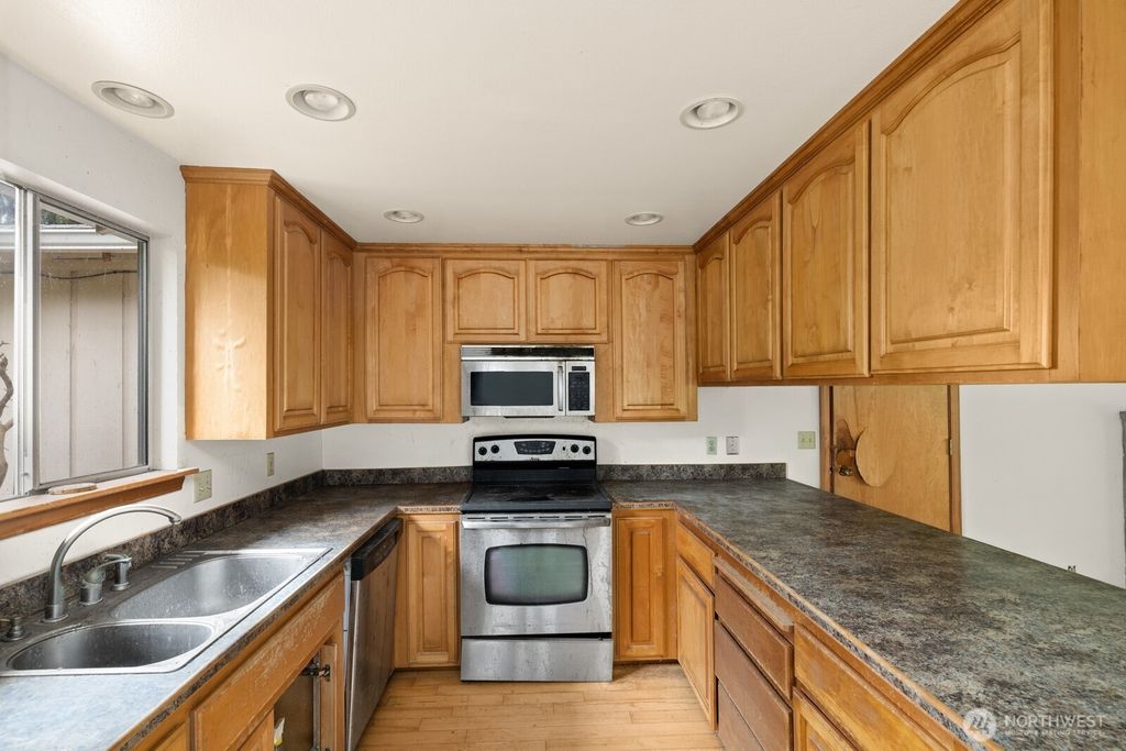 Photo of 31446 28th Place SW, Federal Way, WA 98023 (MLS # 2513354)