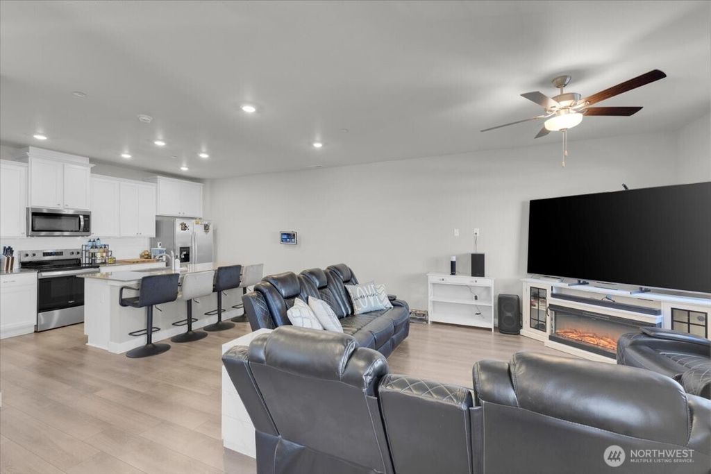 Photo of 8576 35th Place NE, Marysville, WA 98270 (MLS # 2499117)