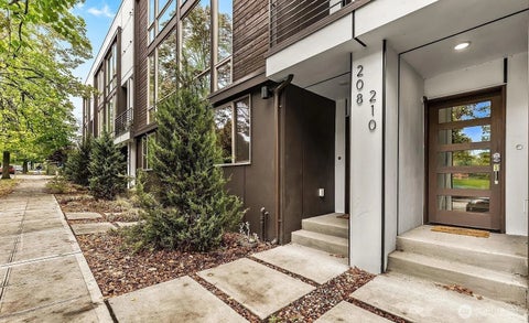 Photo of 210 20th Avenue S, Seattle, WA 98144 (MLS # 2552414)