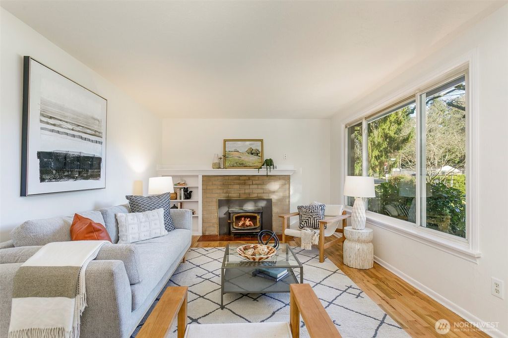 Photo of 12343 11th Avenue NE, Seattle, WA 98125 (MLS # 2481110)