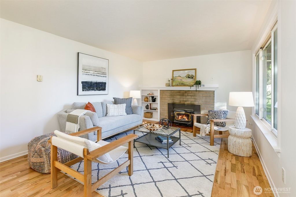 Photo of 12343 11th Avenue NE, Seattle, WA 98125 (MLS # 2481110)