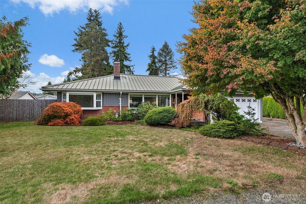 Photo of 615 Oakland Avenue, Centralia, WA 98531 (MLS # 2446579)