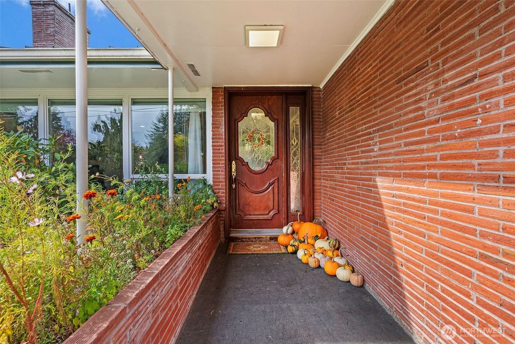 Photo of 615 Oakland Avenue, Centralia, WA 98531 (MLS # 2446579)