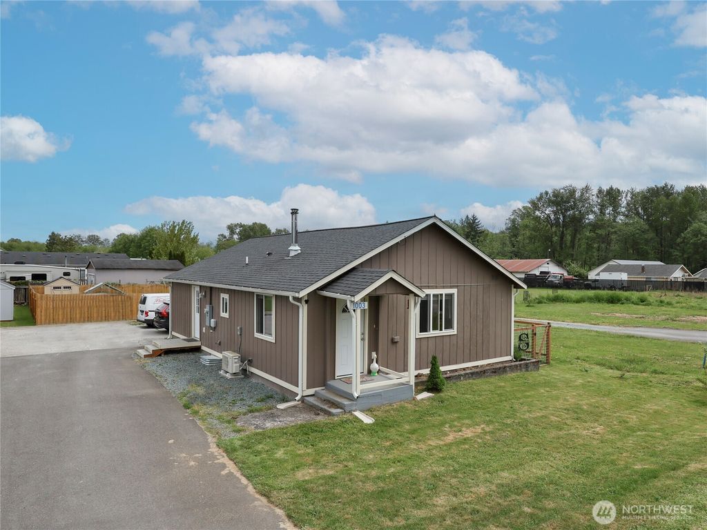 Photo of 1003 N Fruitdale Road, Sedro Woolley, WA 98284 (MLS # 2504398)