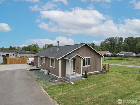 Photo of 1003 N Fruitdale Road, Sedro Woolley, WA 98284 (MLS # 2504398)