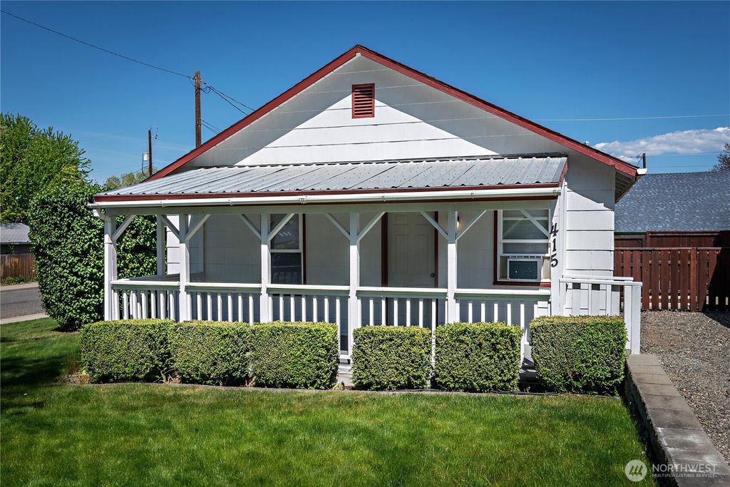 Photo of 415 W 11th Avenue, Ellensburg, WA 98926 (MLS # 2519261)