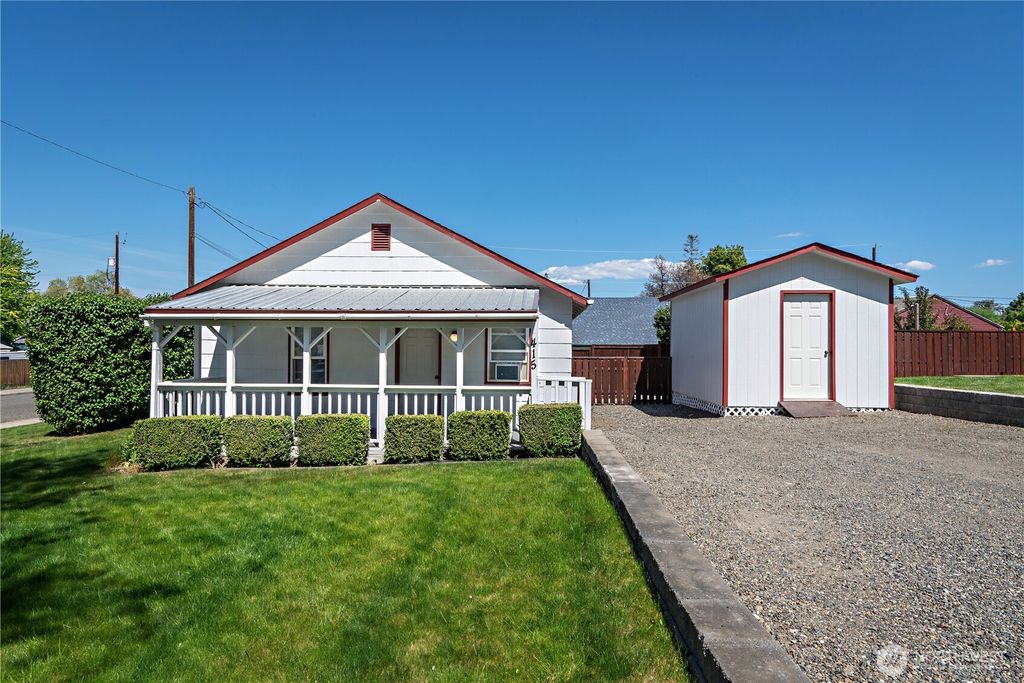 Photo of 415 W 11th Avenue, Ellensburg, WA 98926 (MLS # 2519261)