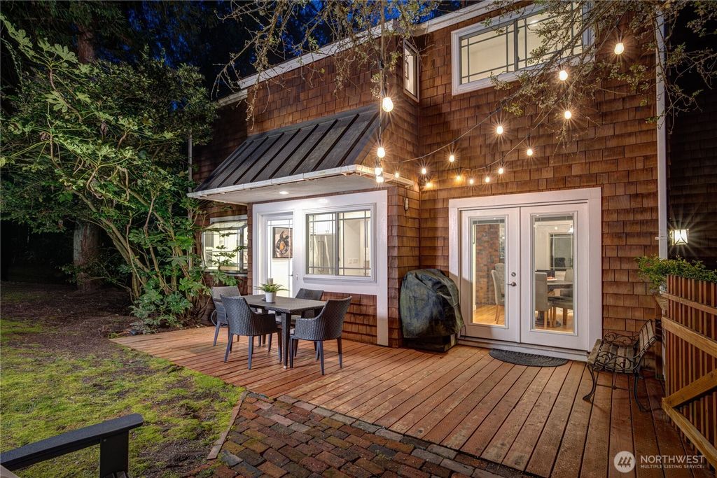 Photo of 5252 Forest Avenue SE, Mercer Island, WA 98040 (MLS # 2341680)