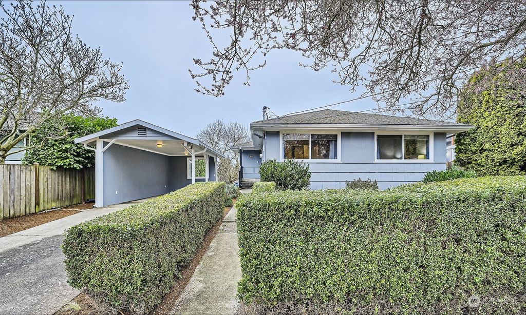 Photo of 8811 2nd Avenue NE, Seattle, WA 98115 (MLS # 2201781)