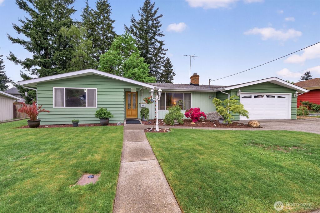 Photo of 807 Jefferson Avenue NE, Renton, WA 98056 (MLS # 2519867)