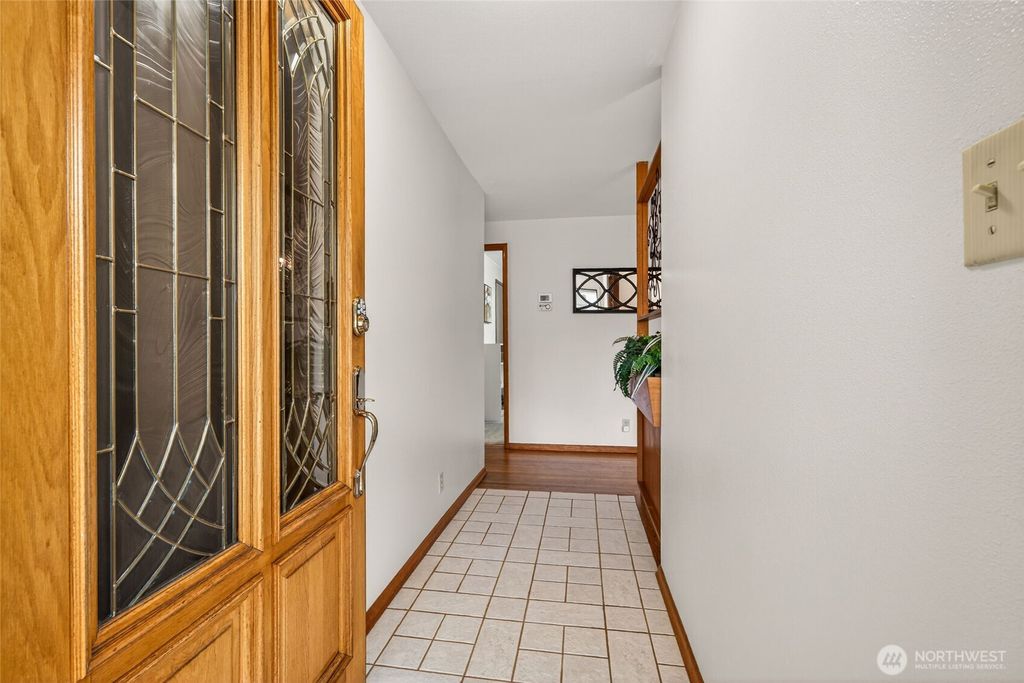 Photo of 807 Jefferson Avenue NE, Renton, WA 98056 (MLS # 2519867)