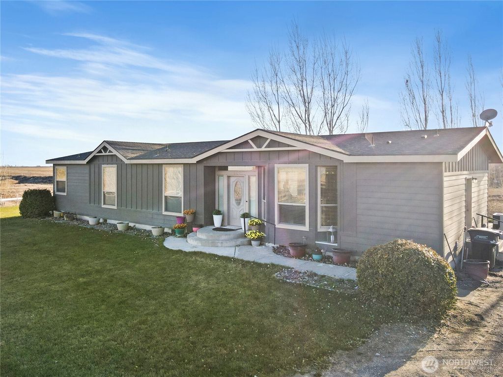 Photo of 1773 W Bench Road, Othello, WA 99344 (MLS # 2486769)