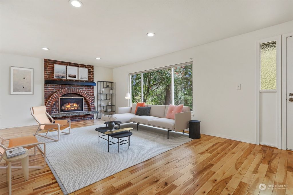 Photo of 10120 111th Avenue NE, Kirkland, WA 98033 (MLS # 2219640)