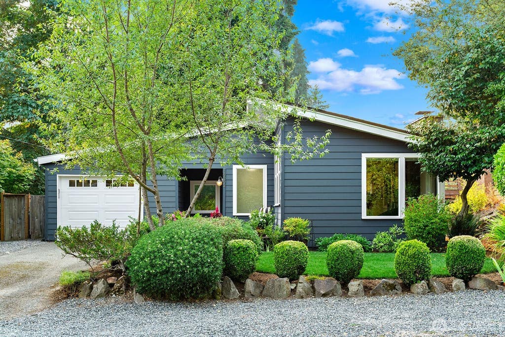 Photo of 10303 20th Avenue NE, Seattle, WA 98125 (MLS # 2563582)