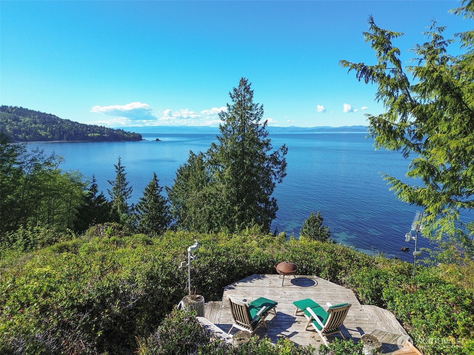 1064 Freshwater Park