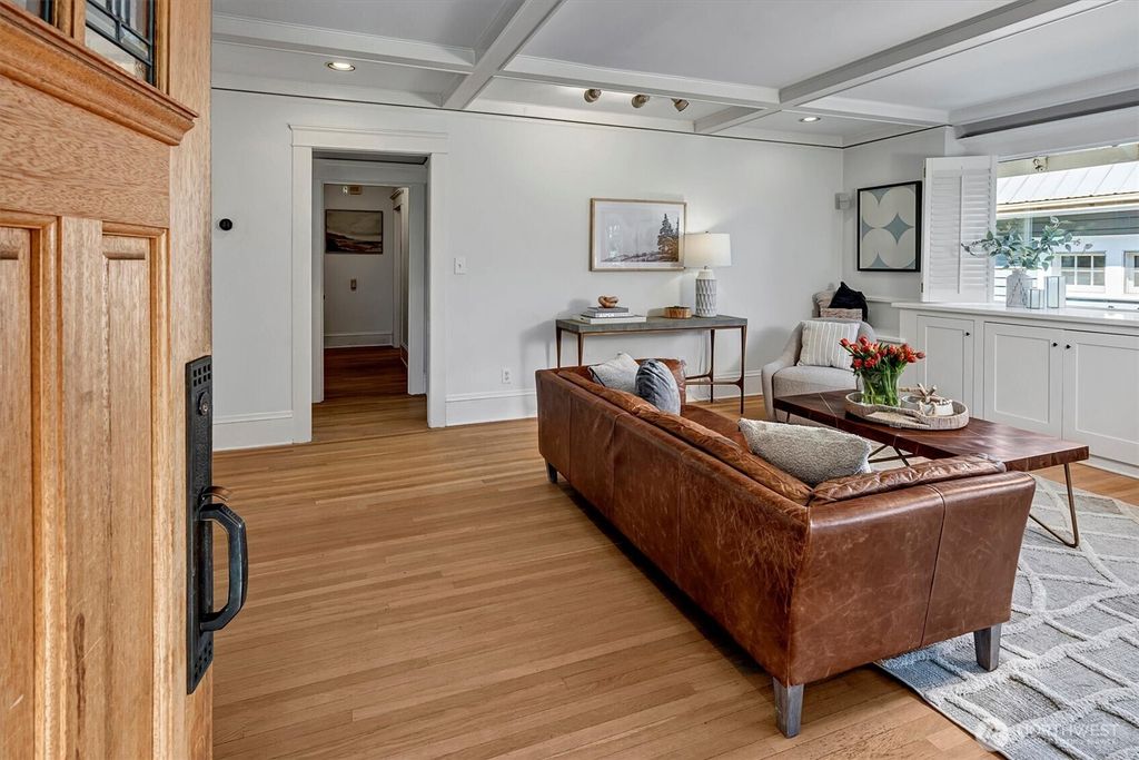 Photo of 2205 12th Avenue E, Seattle, WA 98102 (MLS # 2365429)